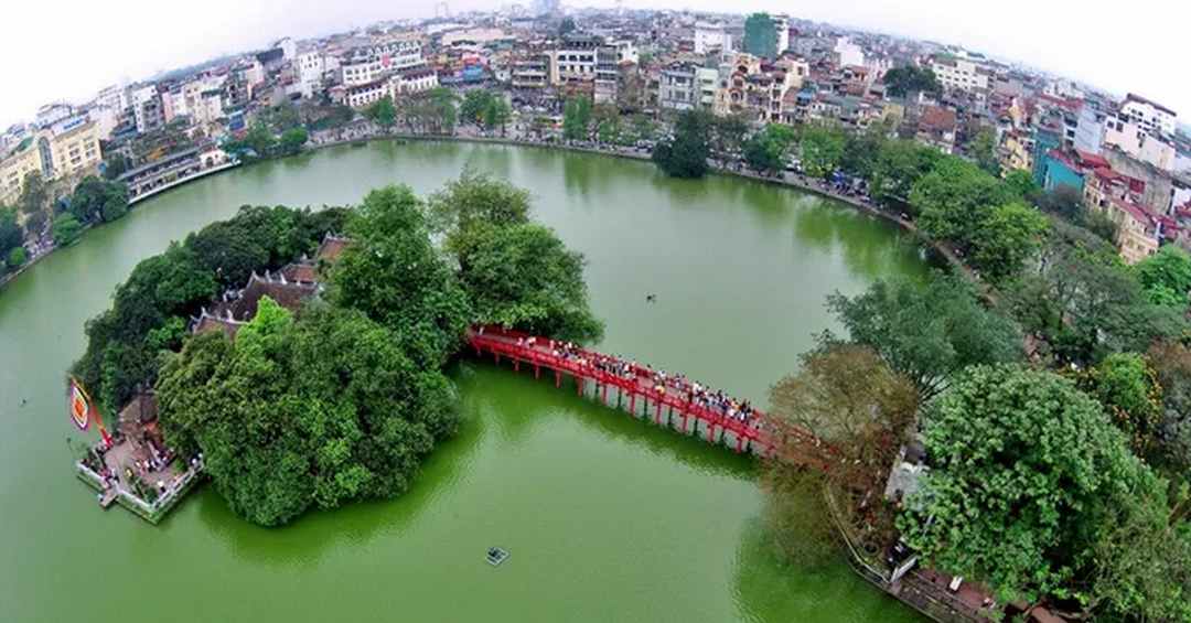 Hình ảnh Hồ Gươm yên bình giữa lòng thủ đô nhìn từ trên cao